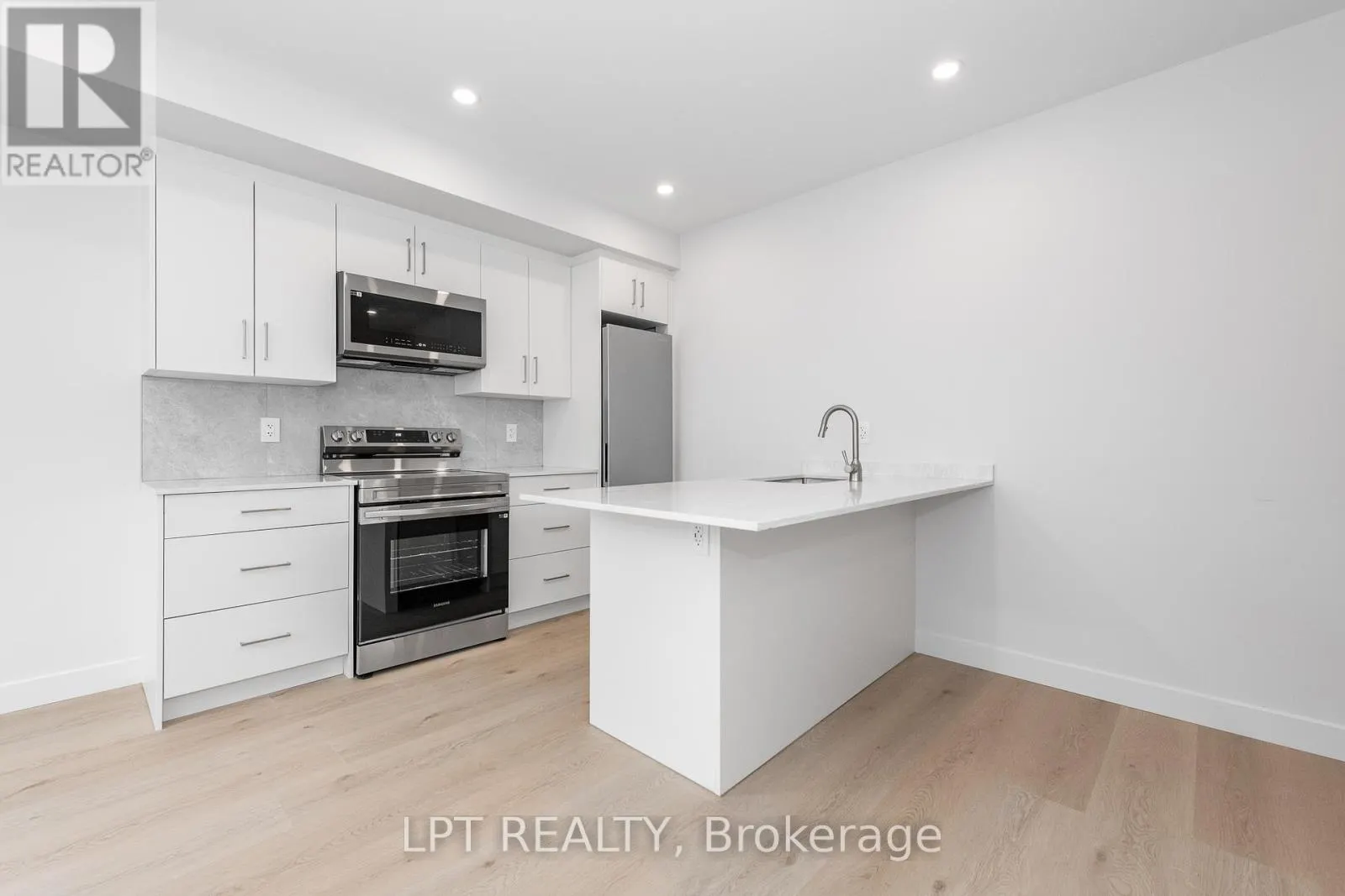 2 - 319 SHAKESPEARE STREET