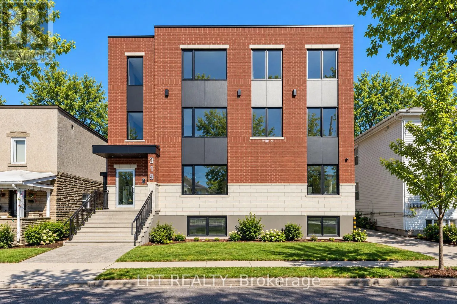 2 - 319 SHAKESPEARE STREET