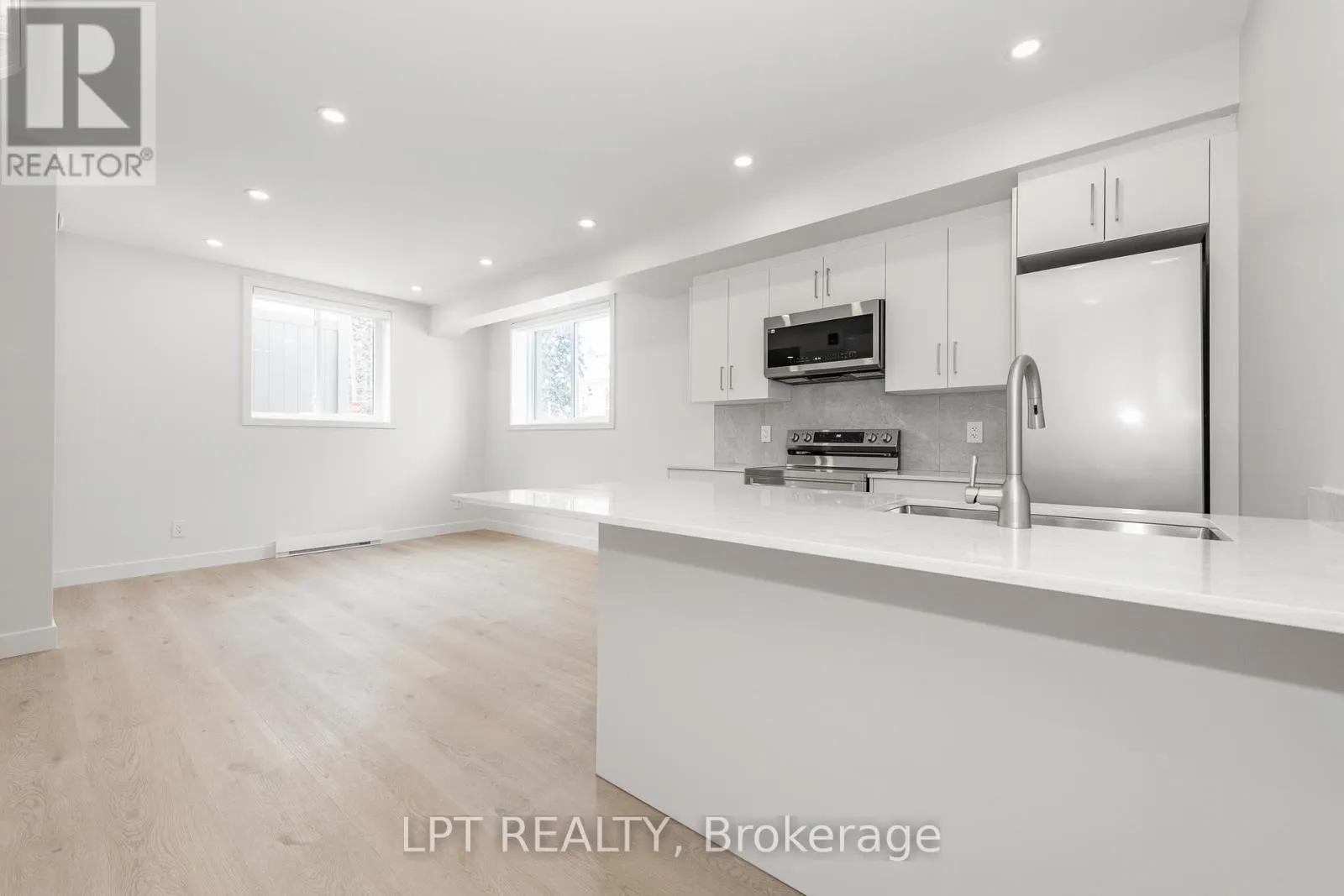 2 - 319 SHAKESPEARE STREET