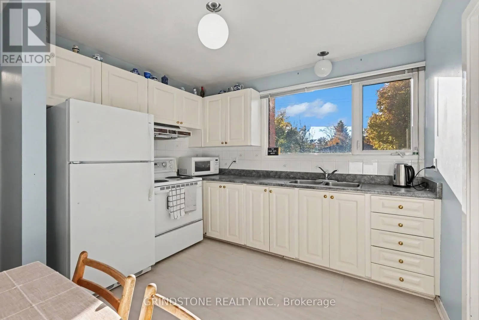 22 LAVINA CRESCENT
