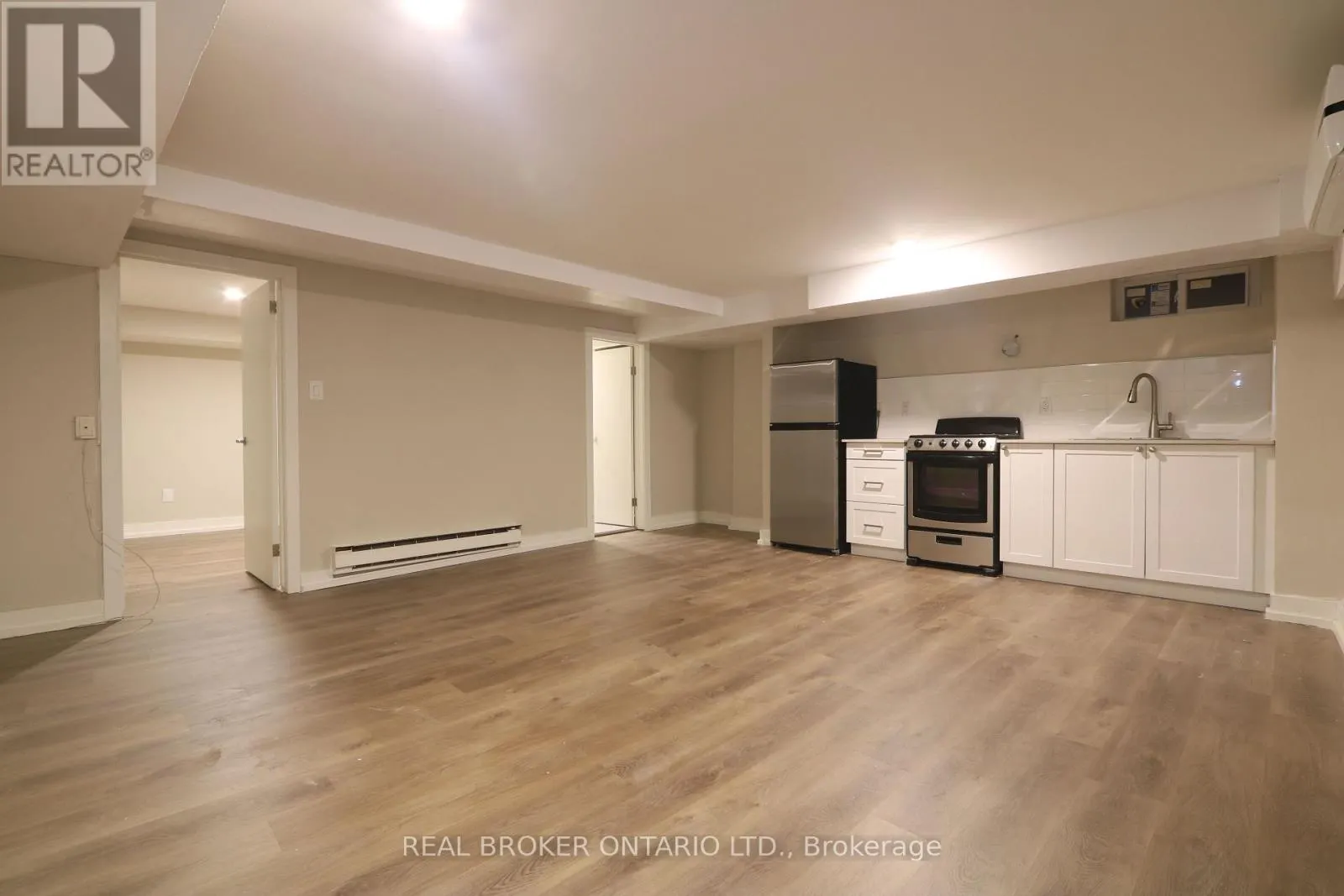 903-909 MAIN STREET E
