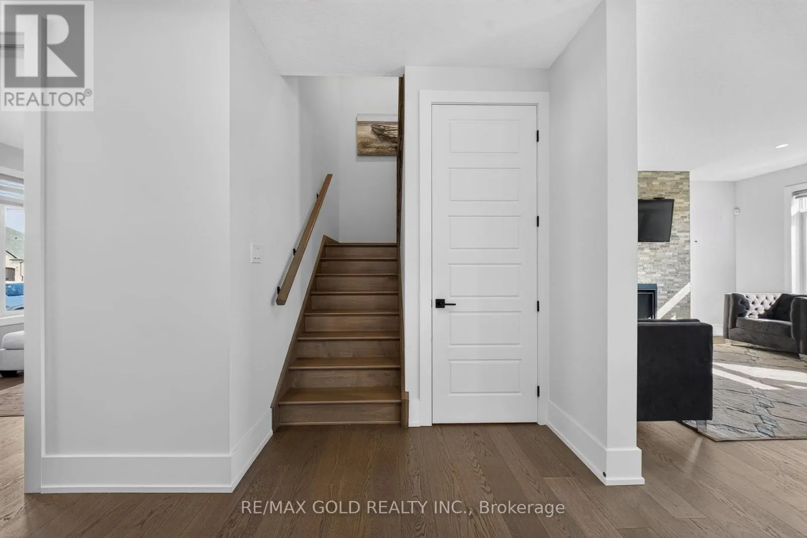 1867 FOUNTAIN GRASS DRIVE