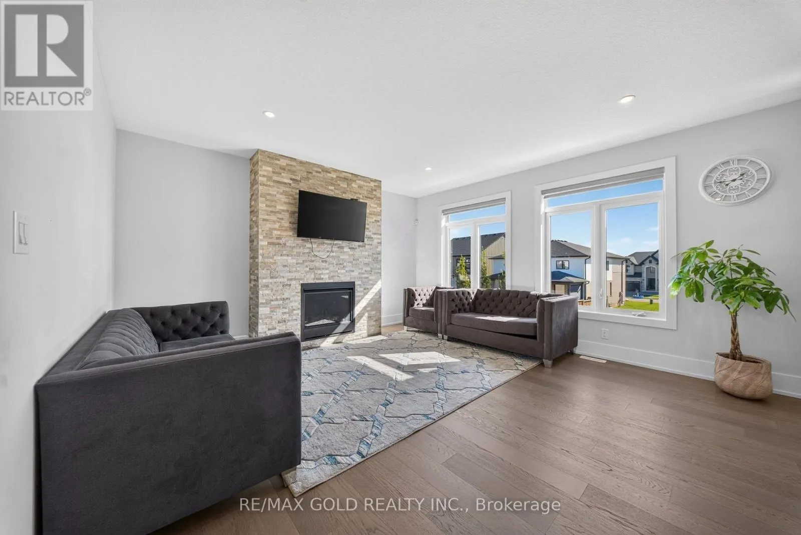 1867 FOUNTAIN GRASS DRIVE