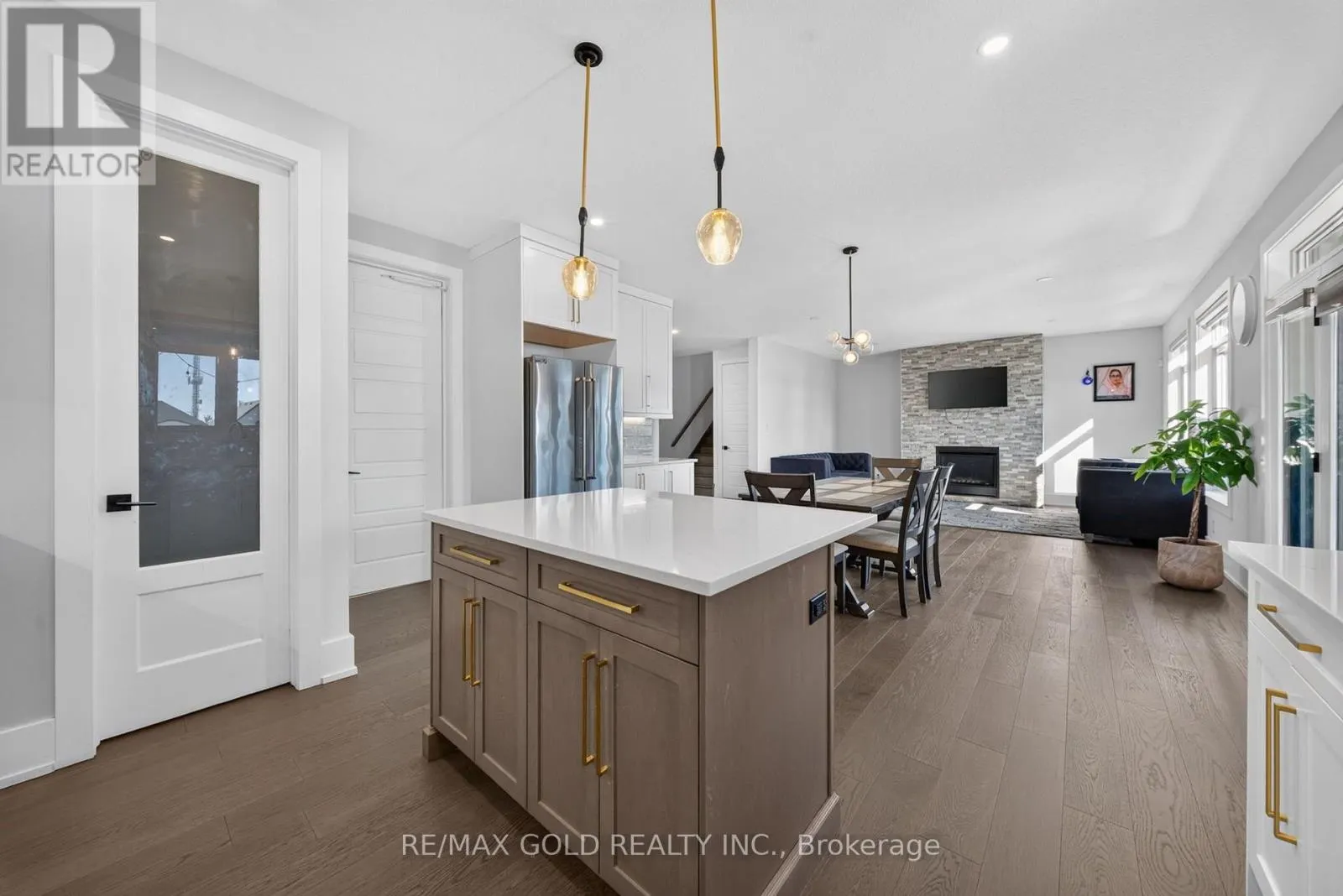 1867 FOUNTAIN GRASS DRIVE