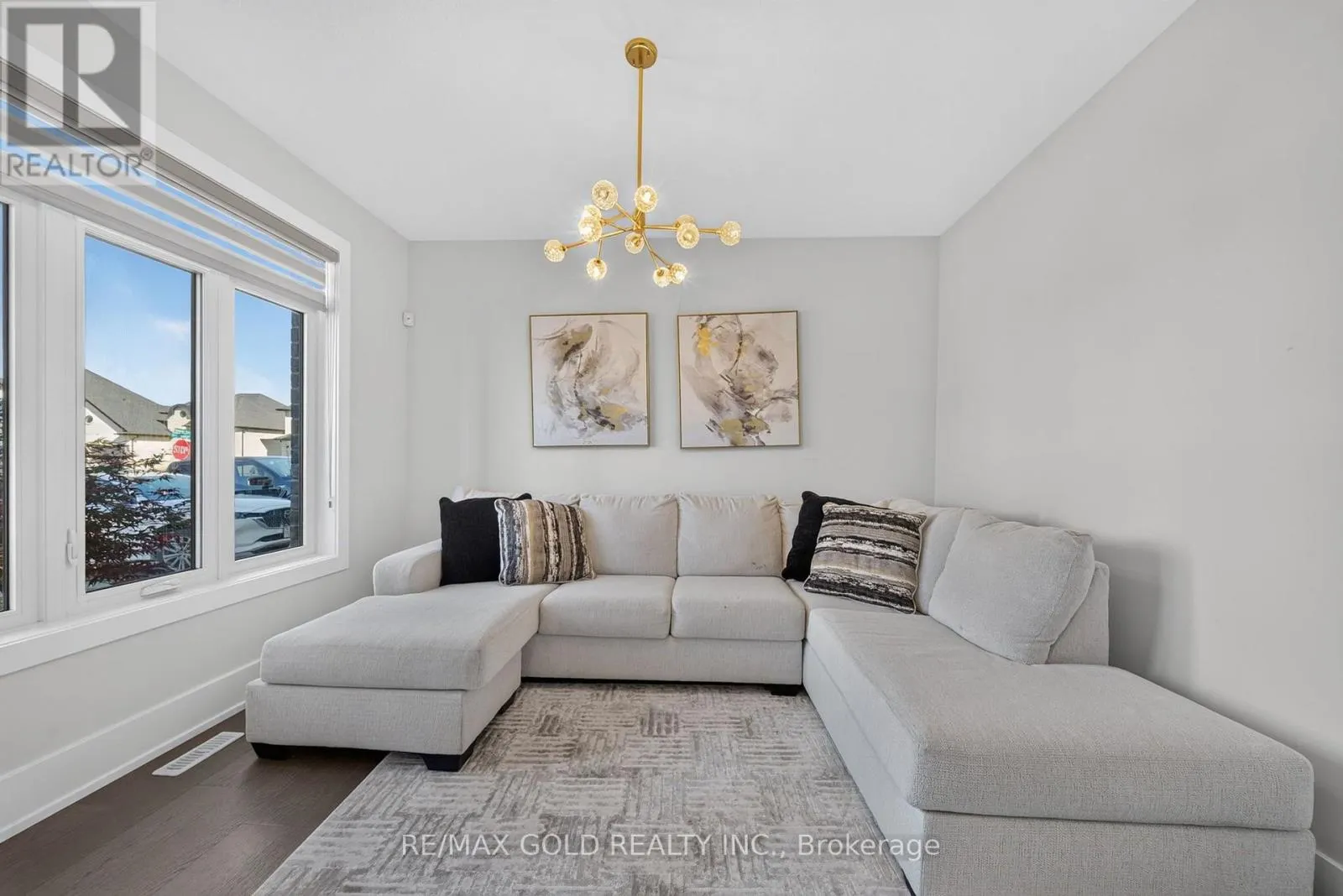 1867 FOUNTAIN GRASS DRIVE
