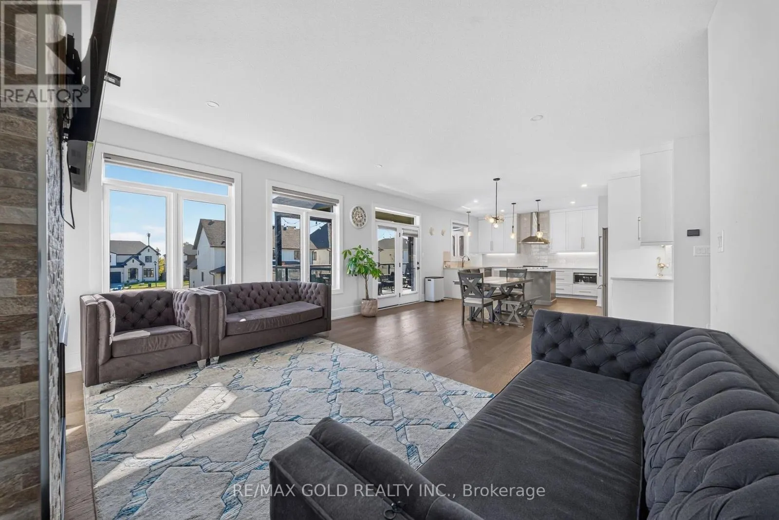 1867 FOUNTAIN GRASS DRIVE