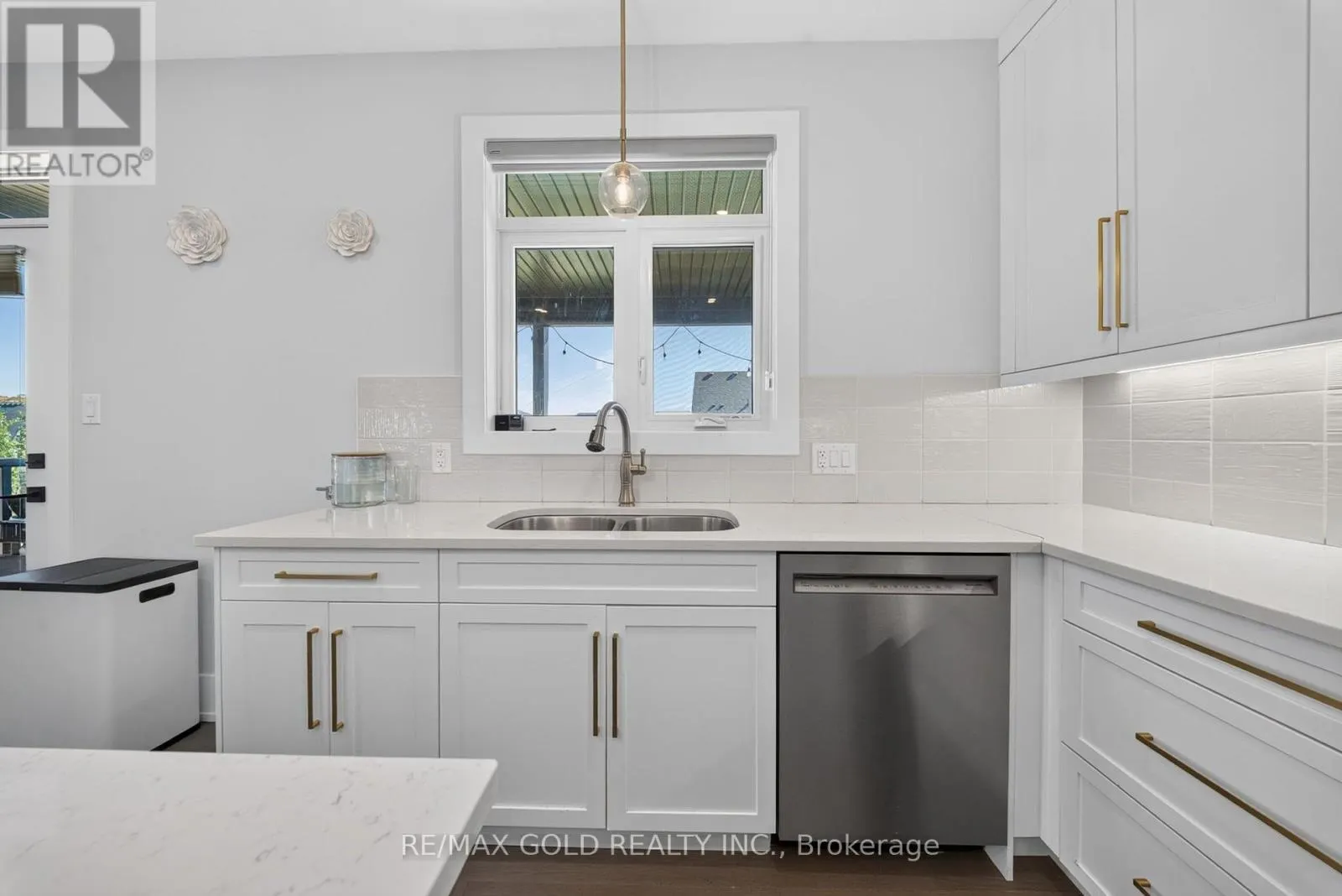 1867 FOUNTAIN GRASS DRIVE