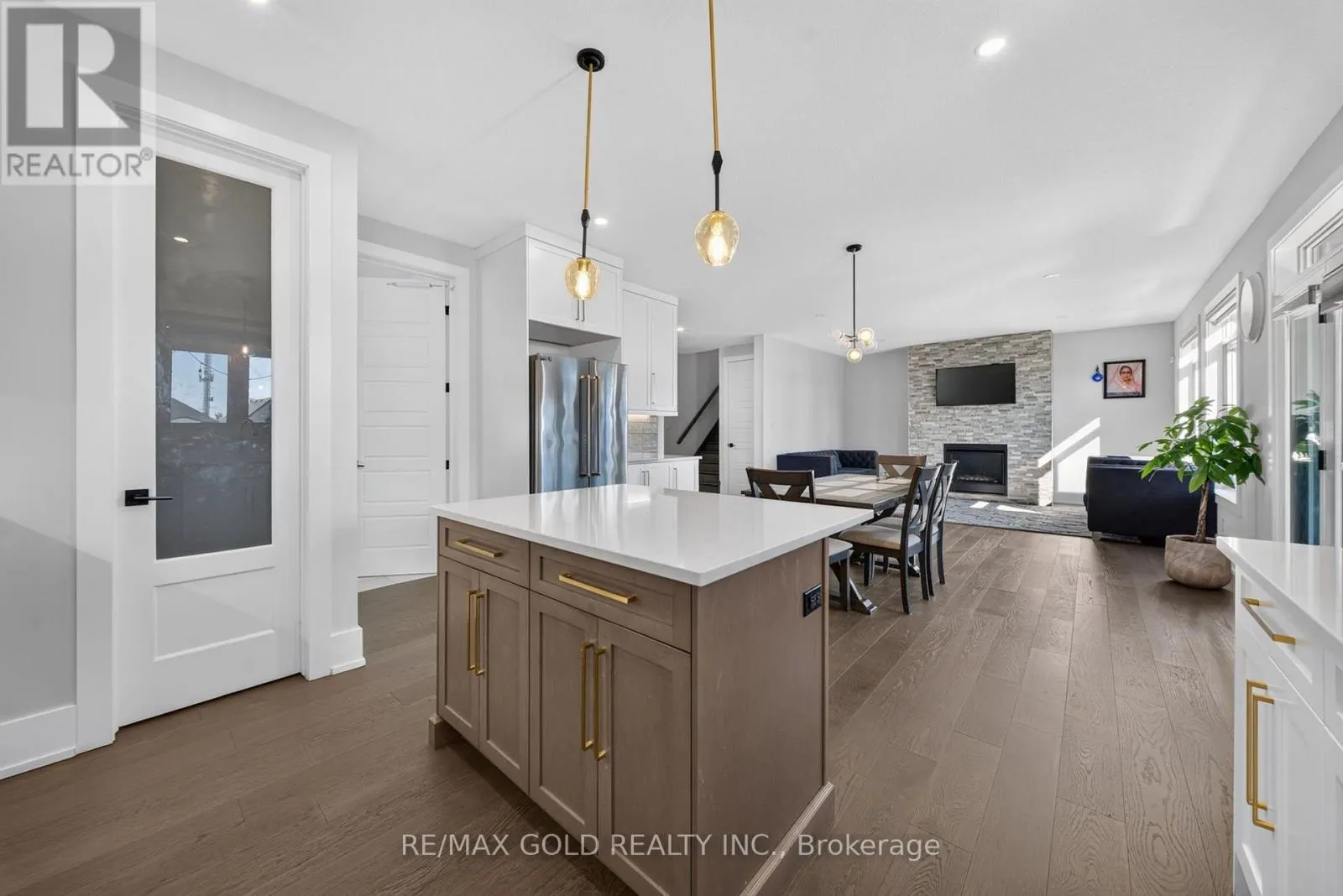 1867 FOUNTAIN GRASS DRIVE