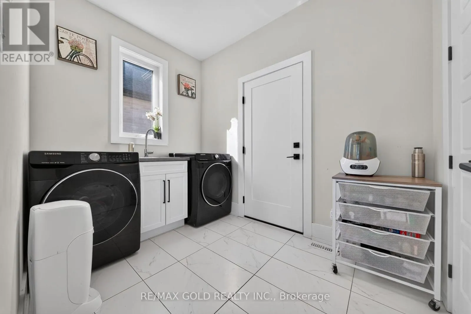 1867 FOUNTAIN GRASS DRIVE