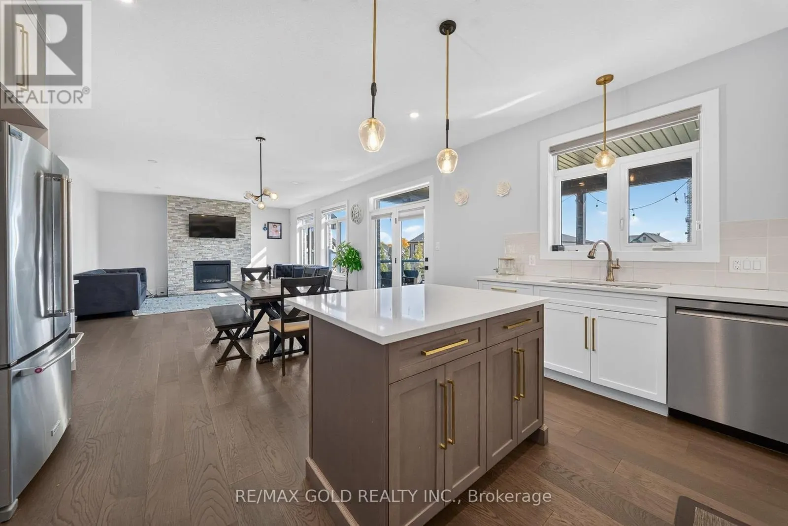 1867 FOUNTAIN GRASS DRIVE