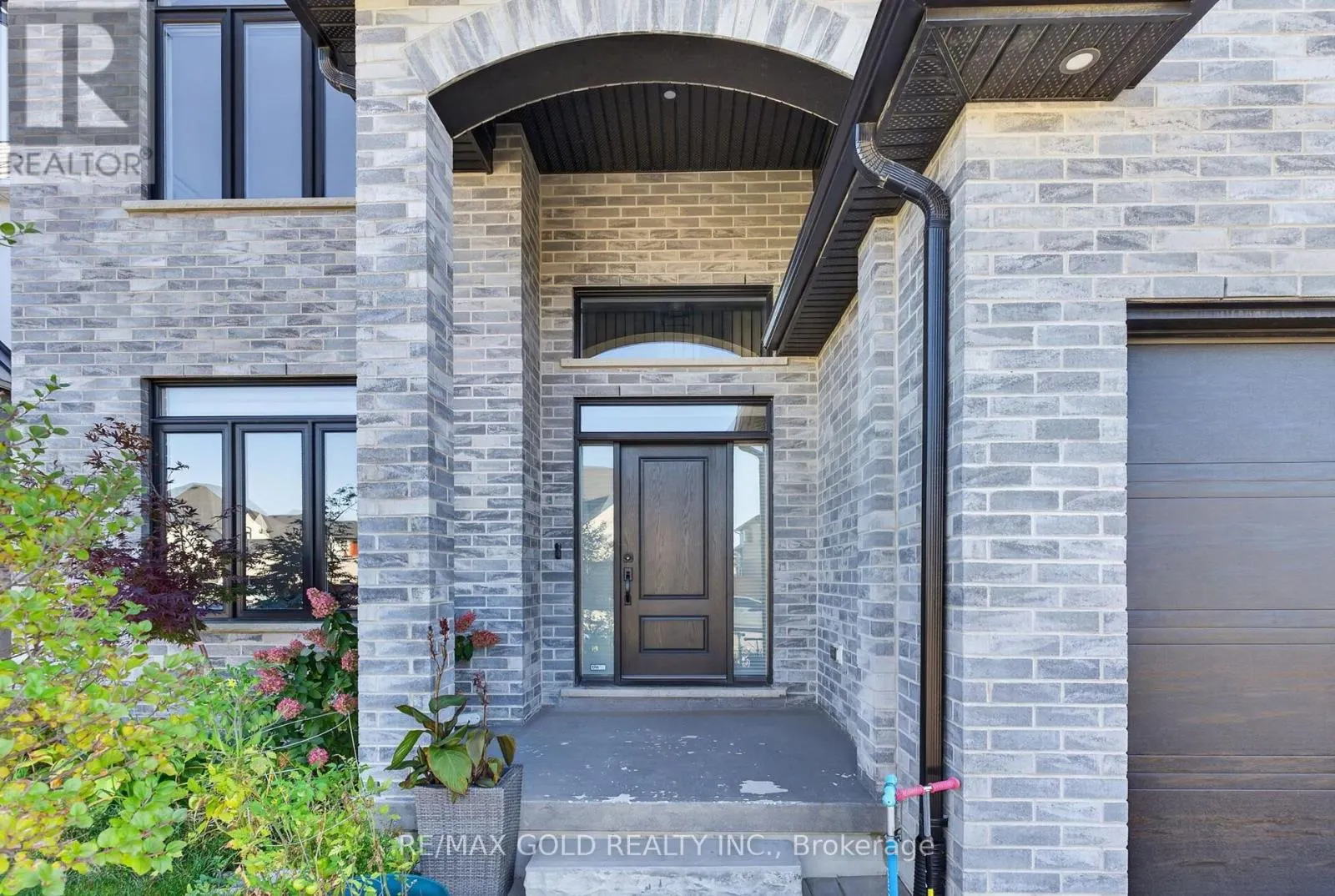 1867 FOUNTAIN GRASS DRIVE