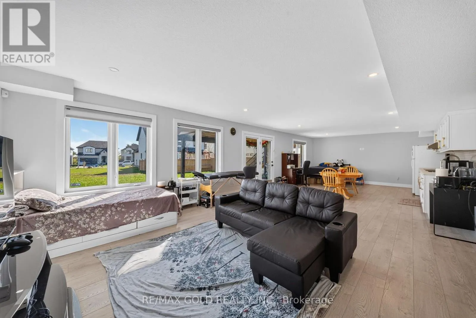 1867 FOUNTAIN GRASS DRIVE
