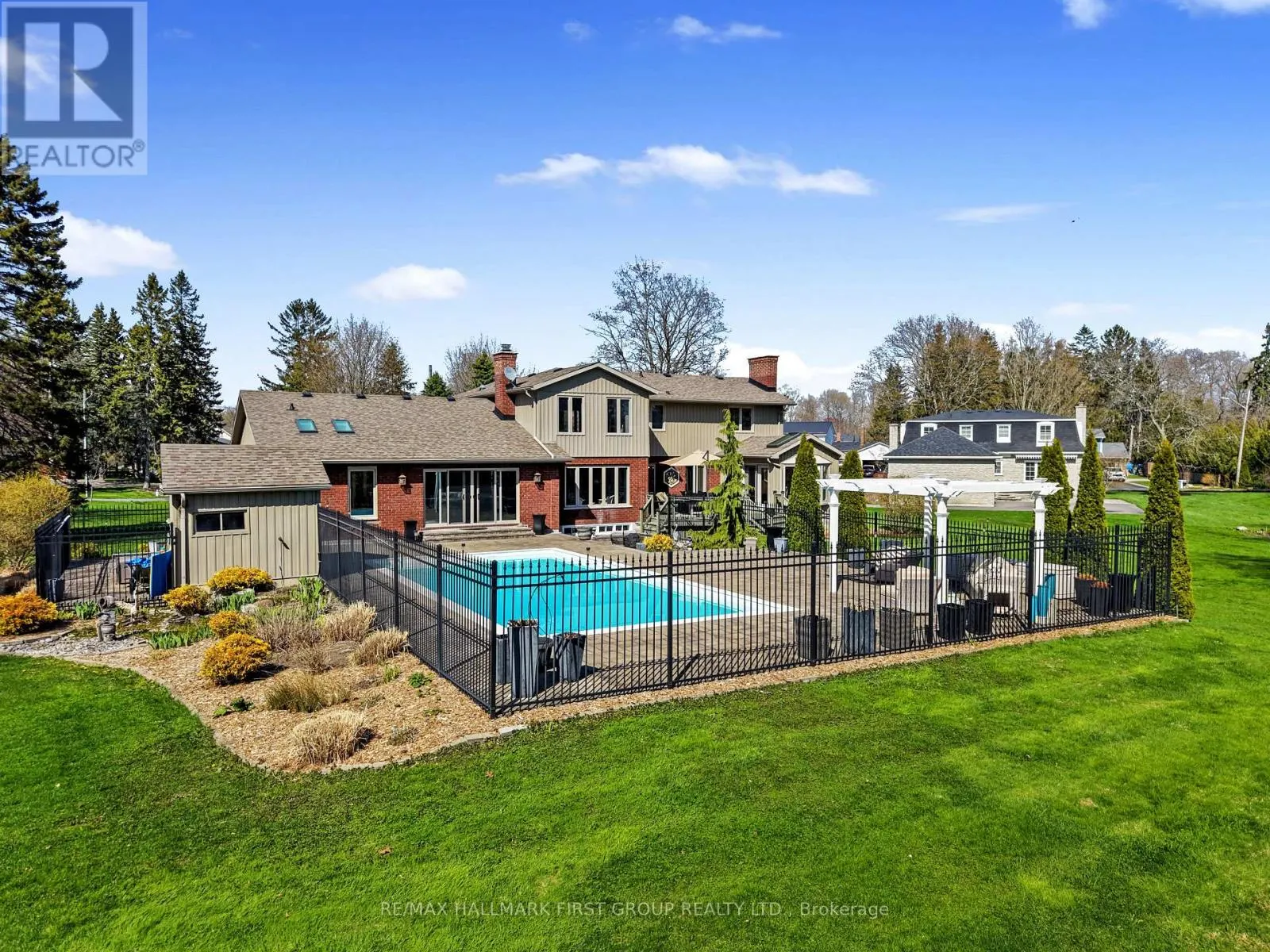 3 HAMILTON COURT