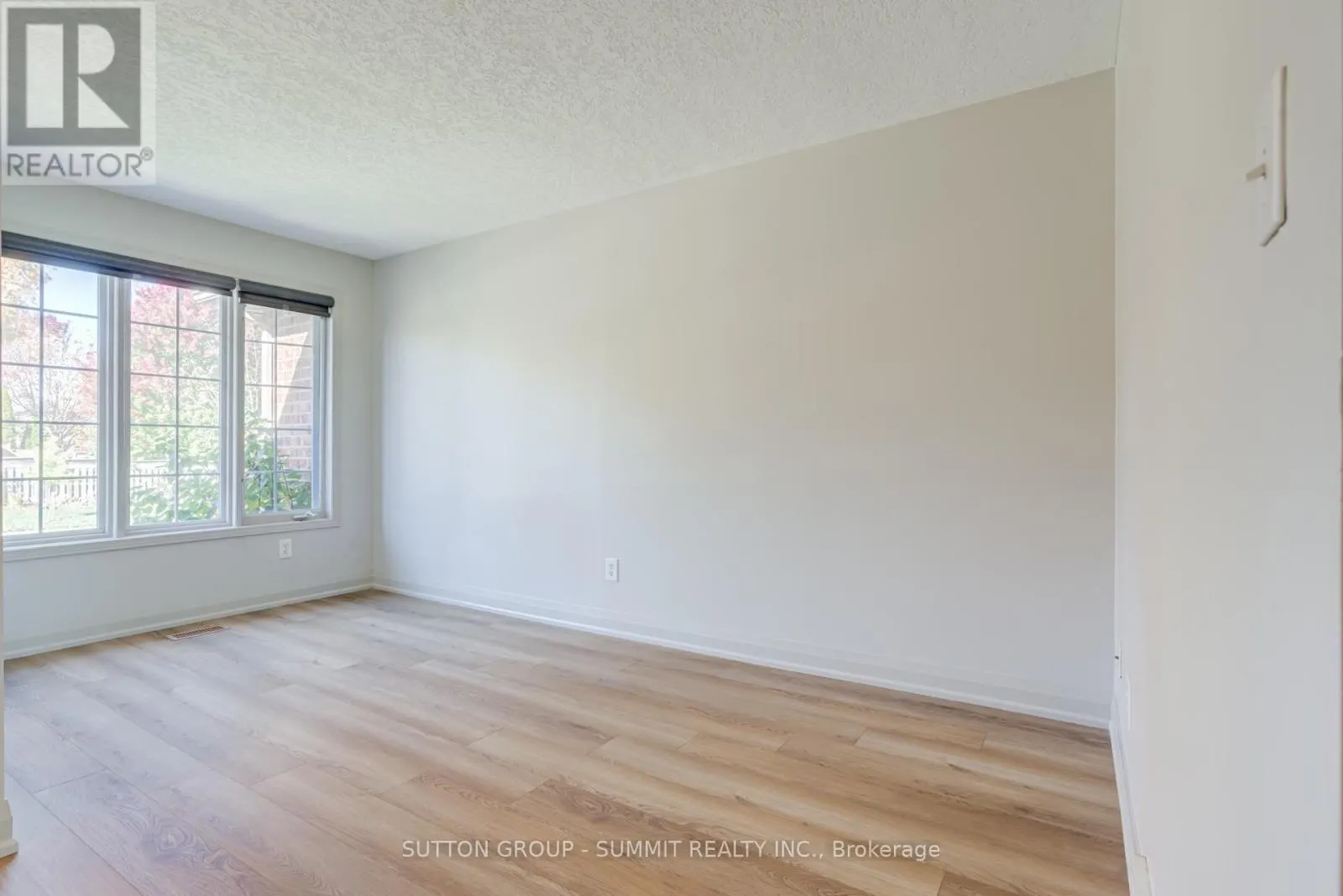 346 UNIVERSITY DOWNS CRESCENT