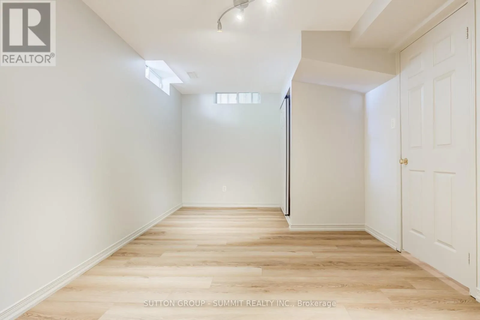 346 UNIVERSITY DOWNS CRESCENT