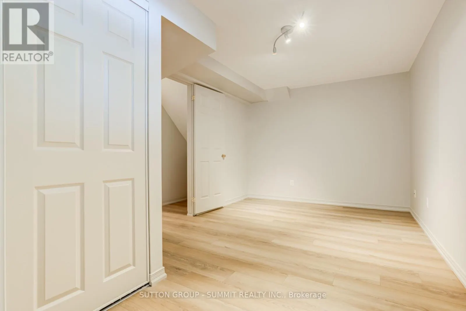 346 UNIVERSITY DOWNS CRESCENT