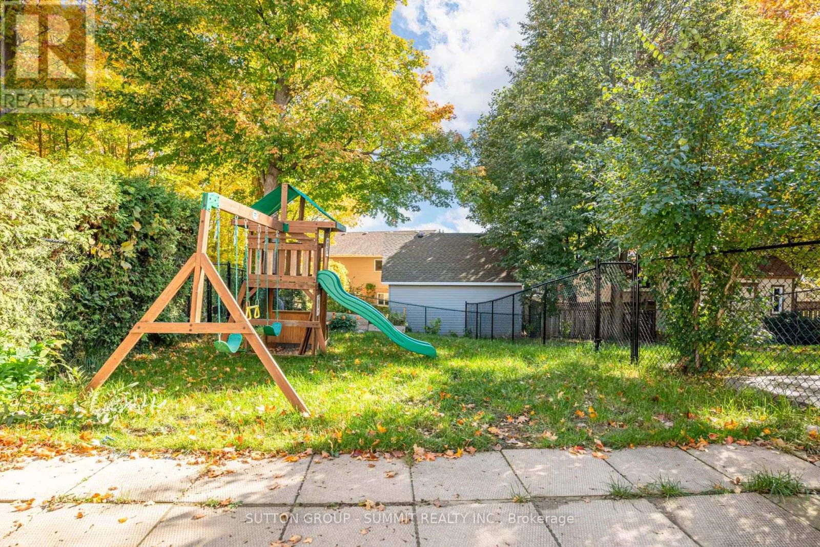346 UNIVERSITY DOWNS CRESCENT