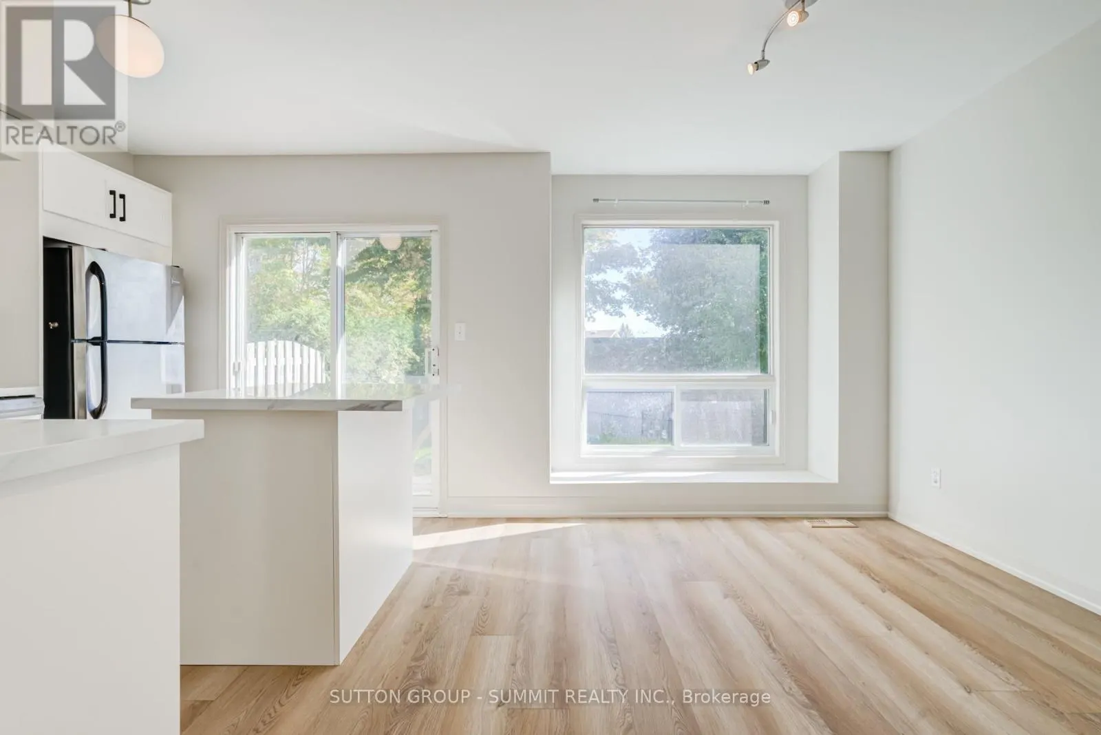 346 UNIVERSITY DOWNS CRESCENT