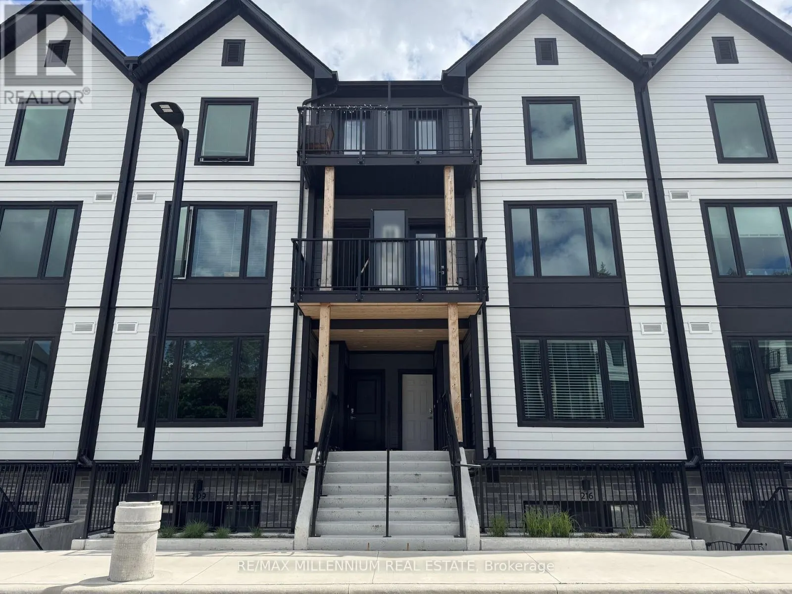 214 - 708 WOOLWICH STREET