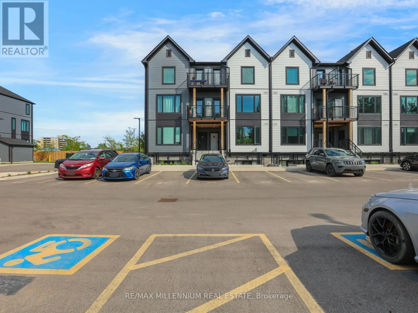 312 - 708 WOOLWICH STREET
