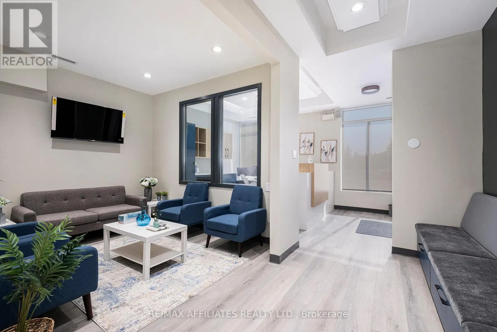 103 & 104 - 2500 ST LAURENT BOULEVARD