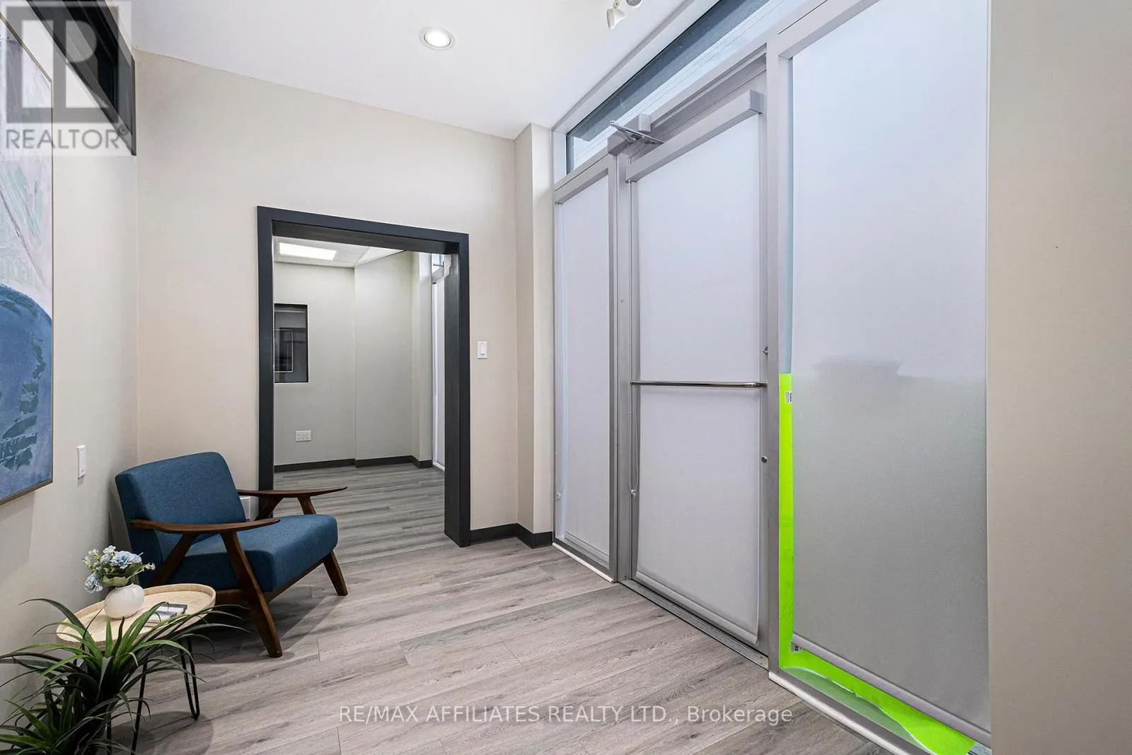 103 & 104 - 2500 ST LAURENT BOULEVARD