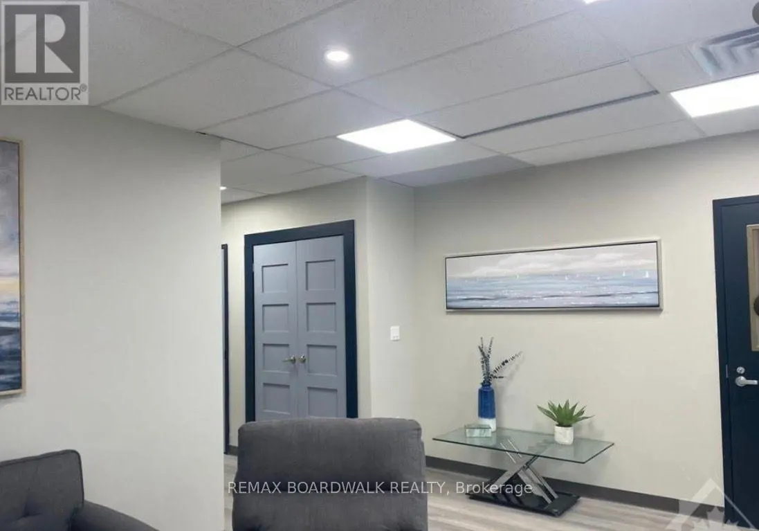 103 & 104 - 2500 ST LAURENT BOULEVARD