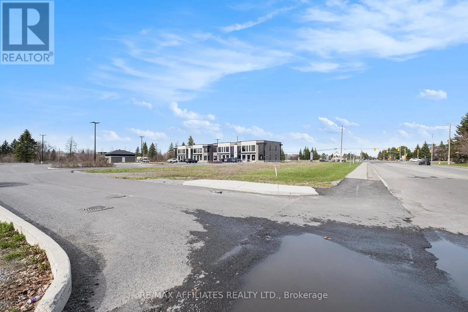 103 & 104 - 2500 ST LAURENT BOULEVARD
