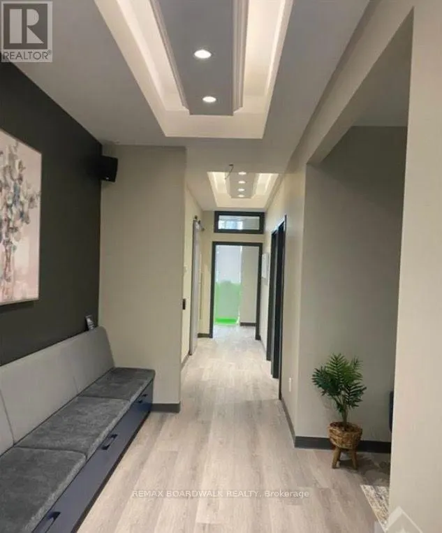 103 & 104 - 2500 ST LAURENT BOULEVARD