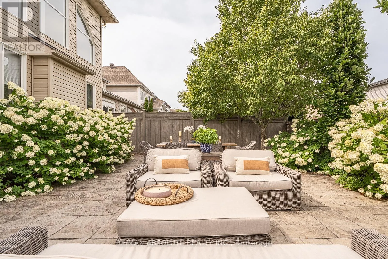 414 LANDSWOOD WAY