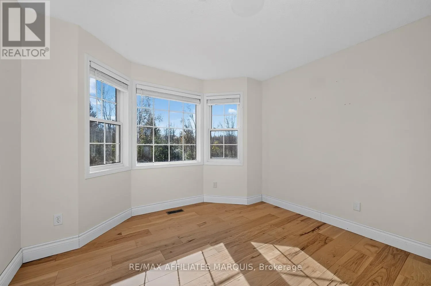240 NOONAN ROAD S
