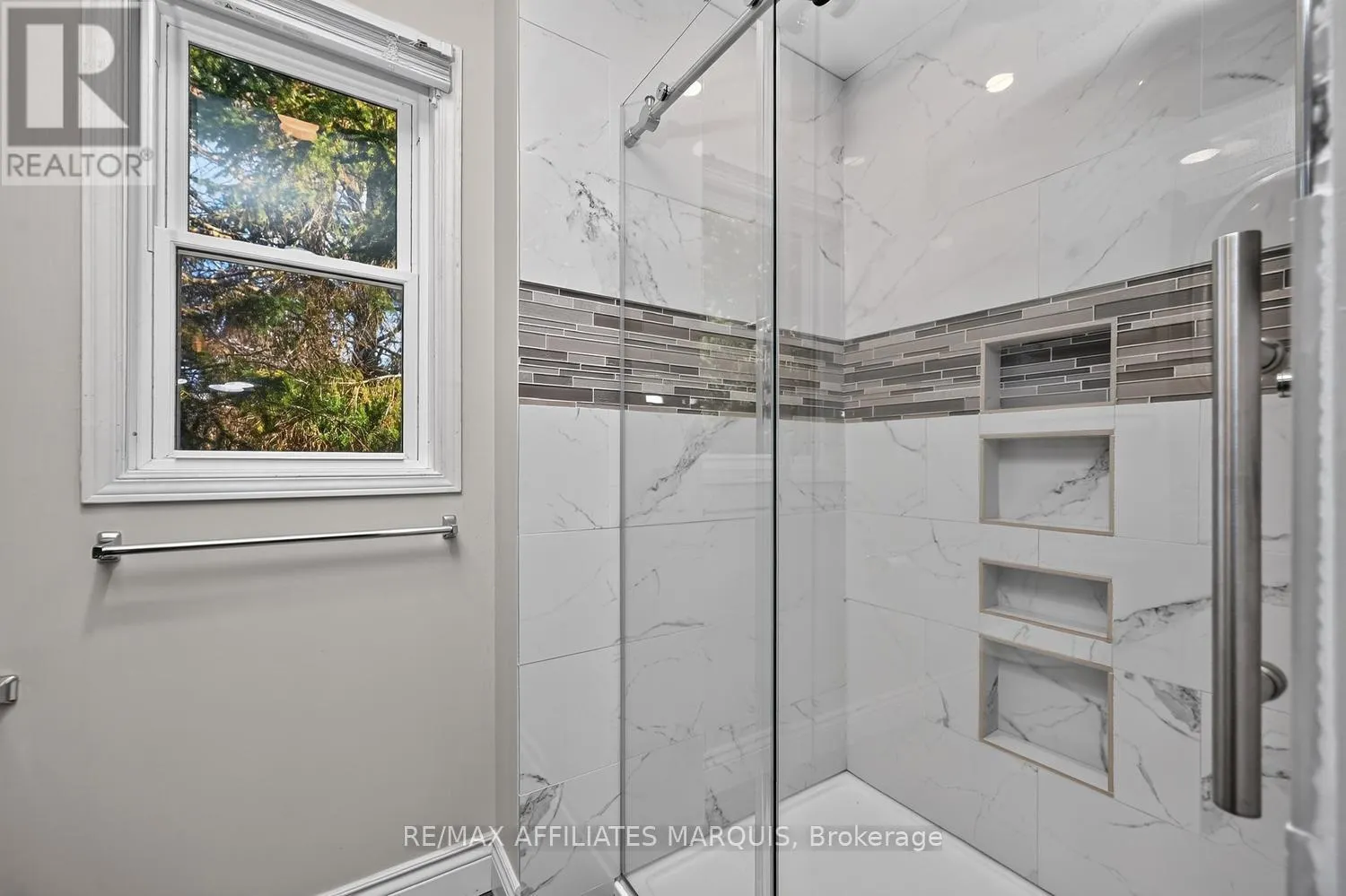 240 NOONAN ROAD S