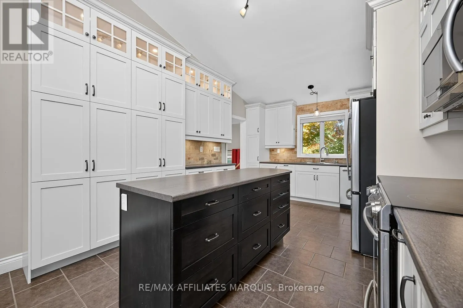 240 NOONAN ROAD S