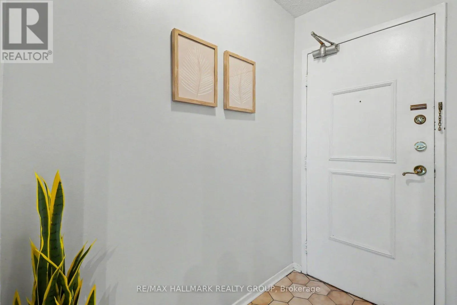 401 - 2630 SOUTHVALE CRESCENT