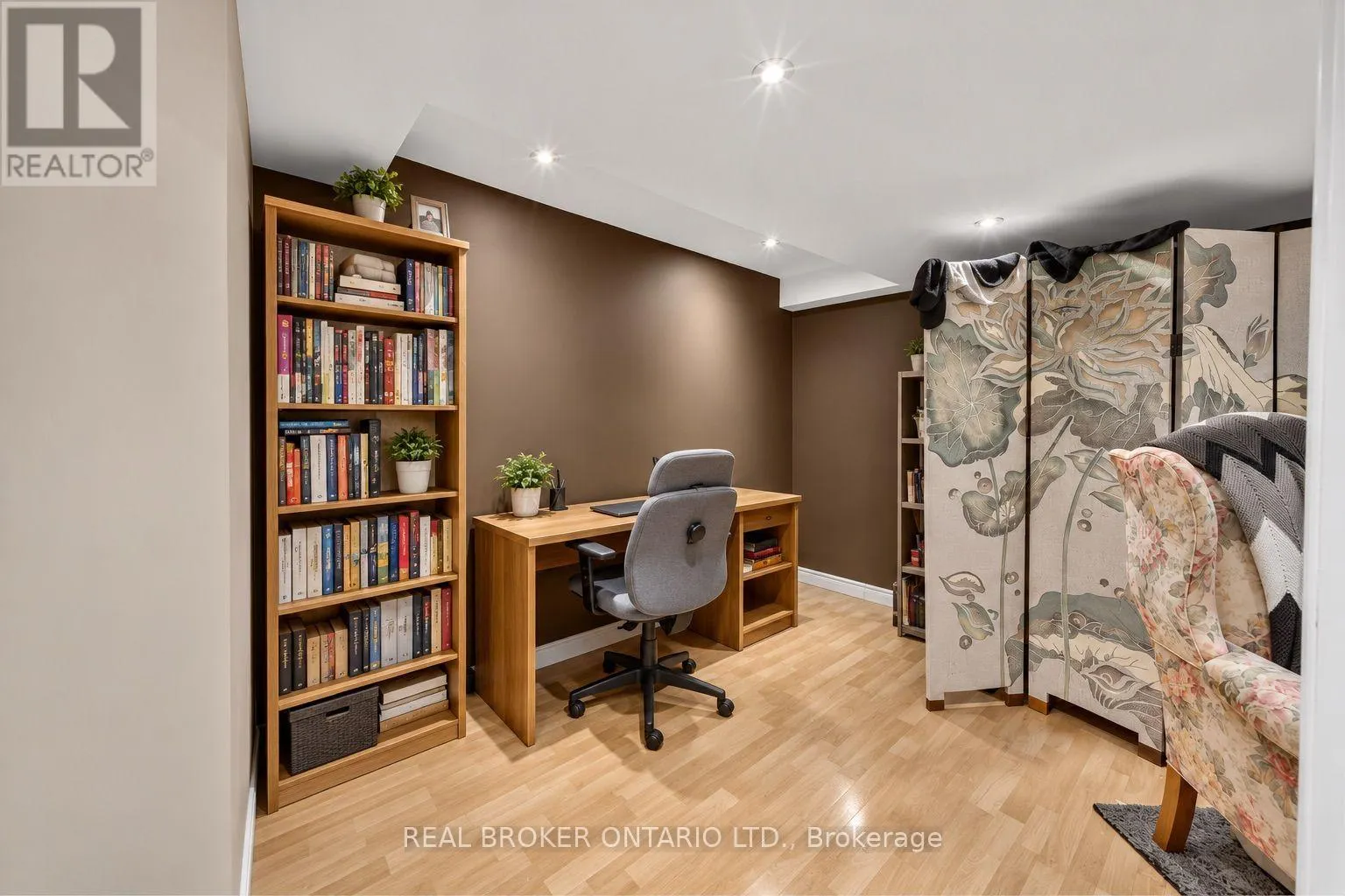 76 GOLDEN ORCHARD DRIVE