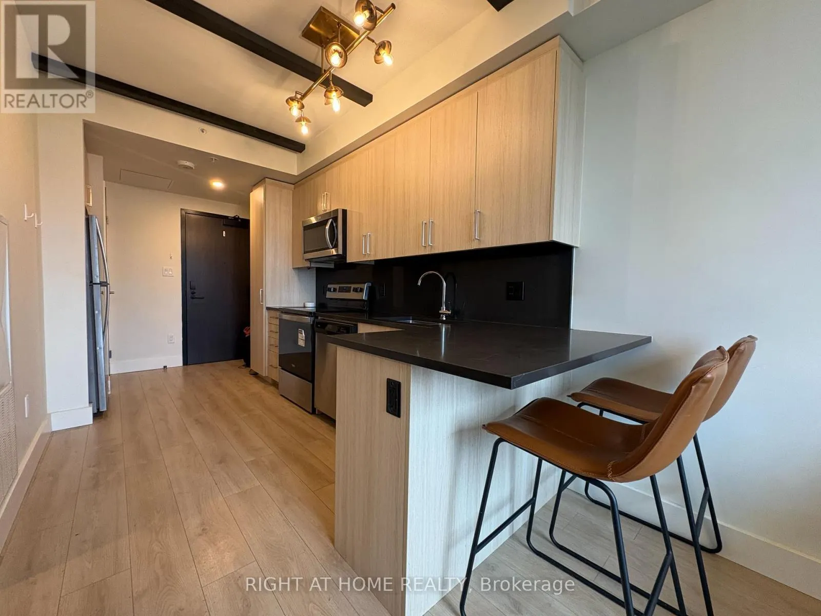 S- 2225 - 145 COLUMBIA STREET W