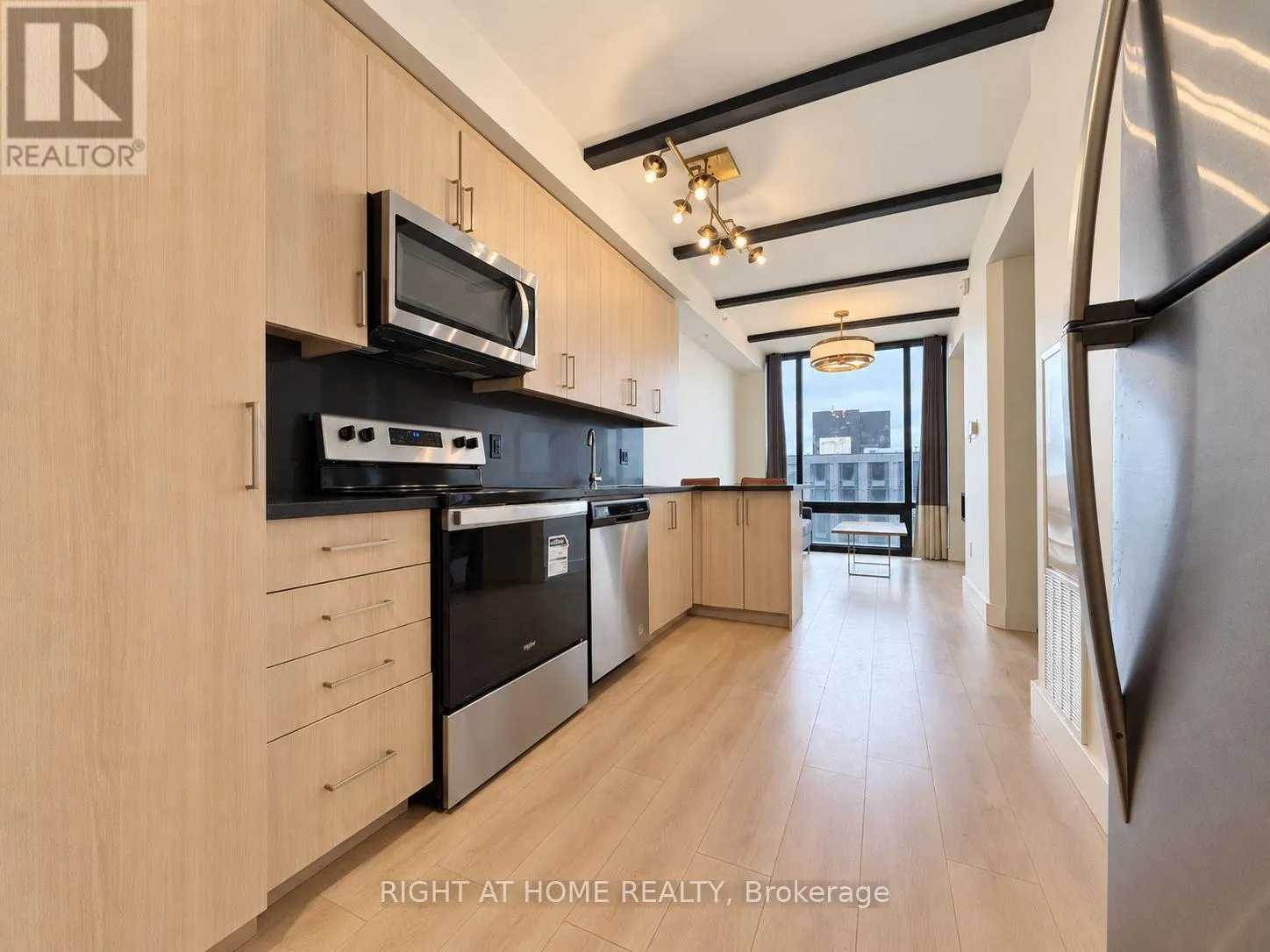 S- 2225 - 145 COLUMBIA STREET W