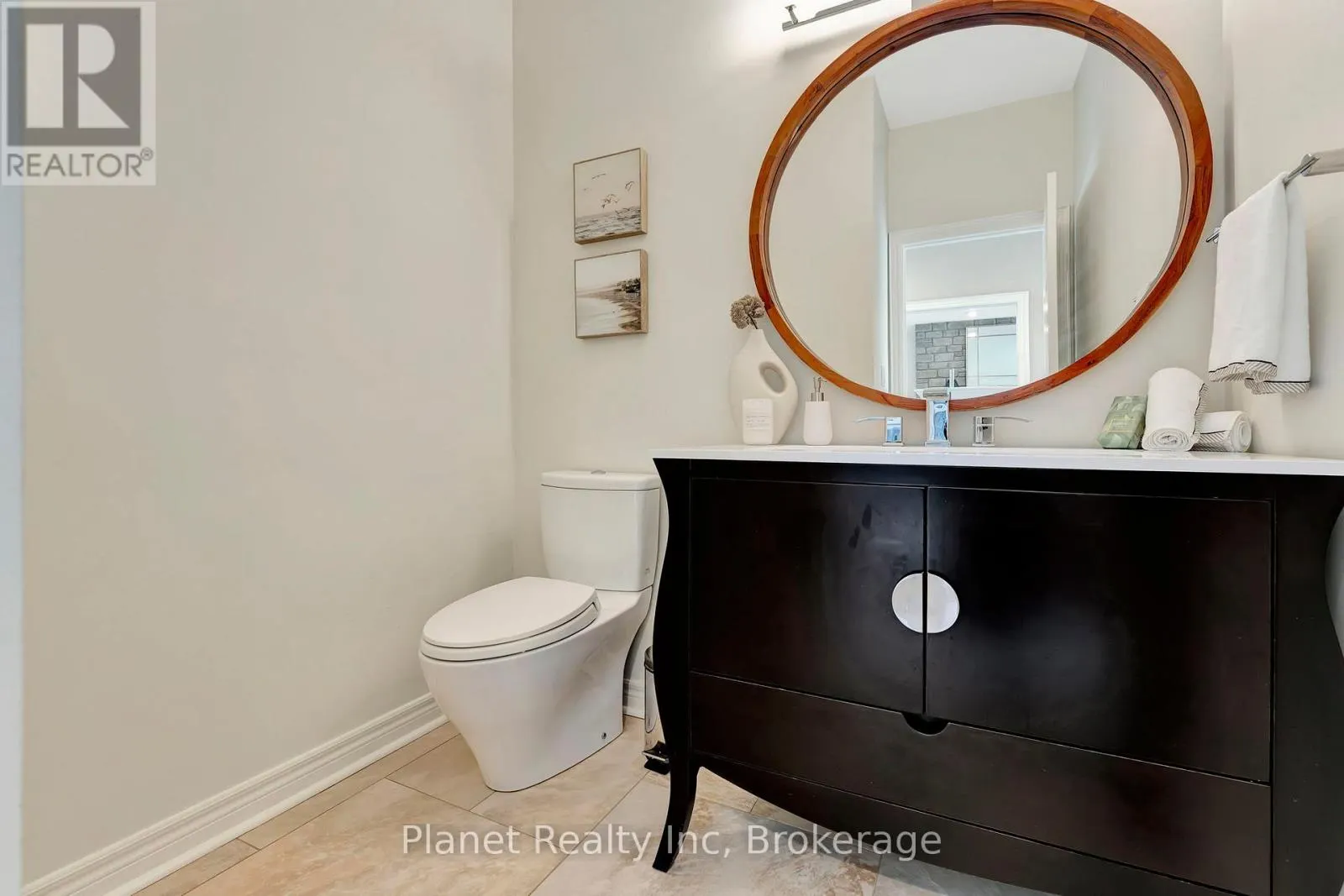 7 - 25 MANOR PARK CRESCENT #7