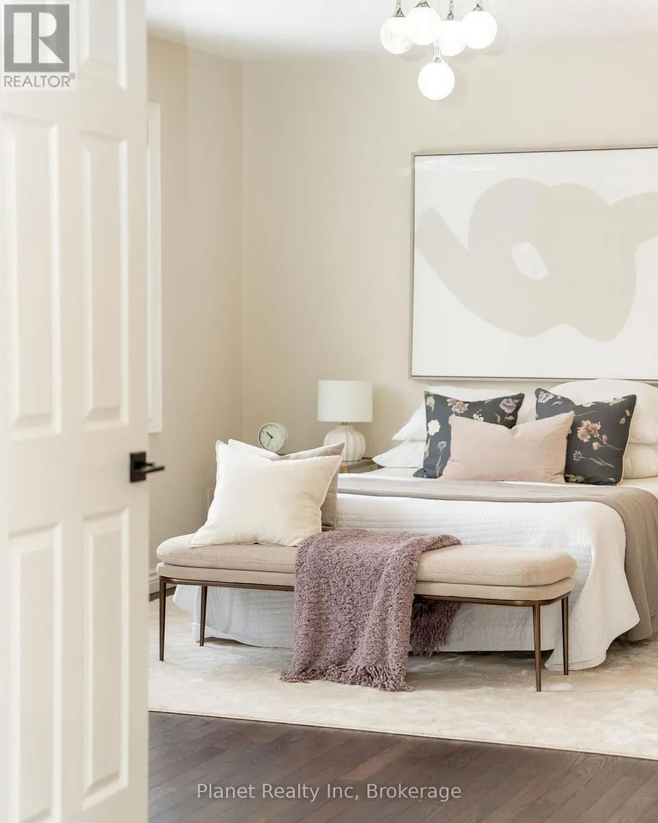 7 - 25 MANOR PARK CRESCENT #7