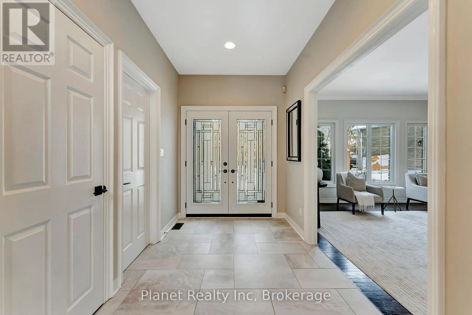 7 - 25 MANOR PARK CRESCENT #7