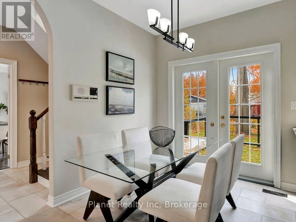 7 - 25 MANOR PARK CRESCENT #7