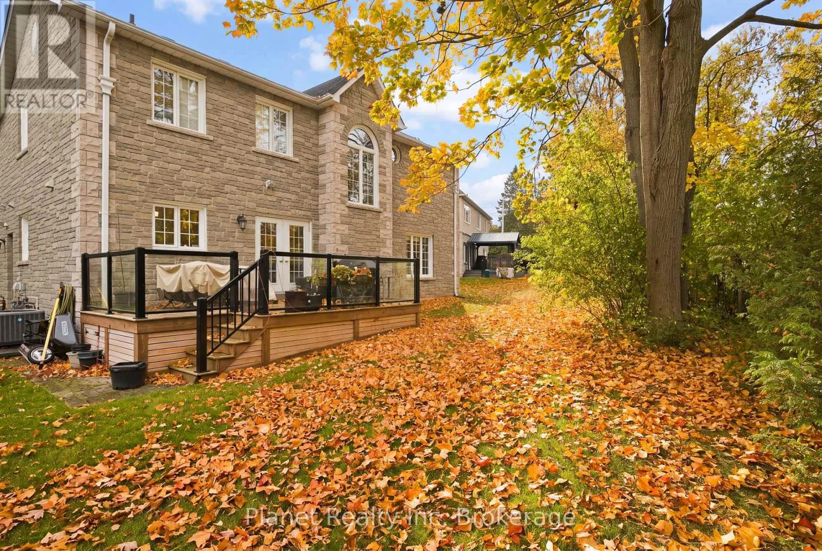 7 - 25 MANOR PARK CRESCENT #7