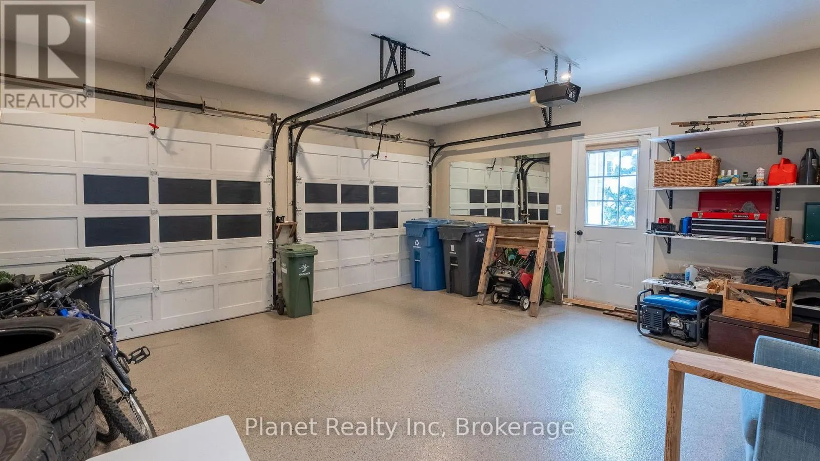 7 - 25 MANOR PARK CRESCENT #7