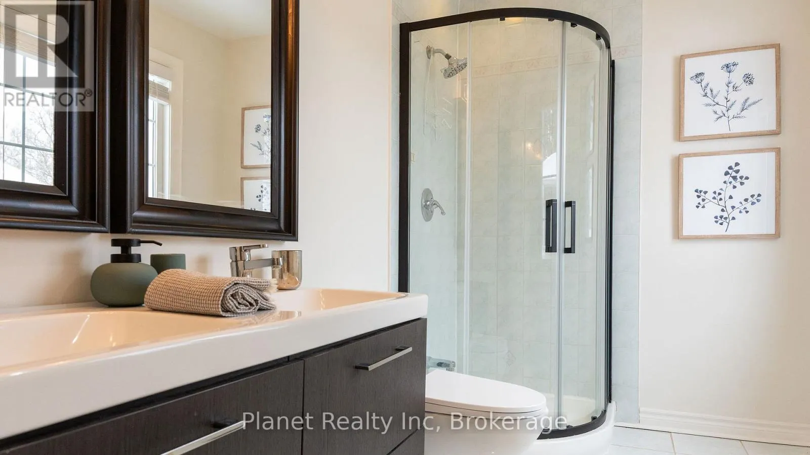 7 - 25 MANOR PARK CRESCENT #7