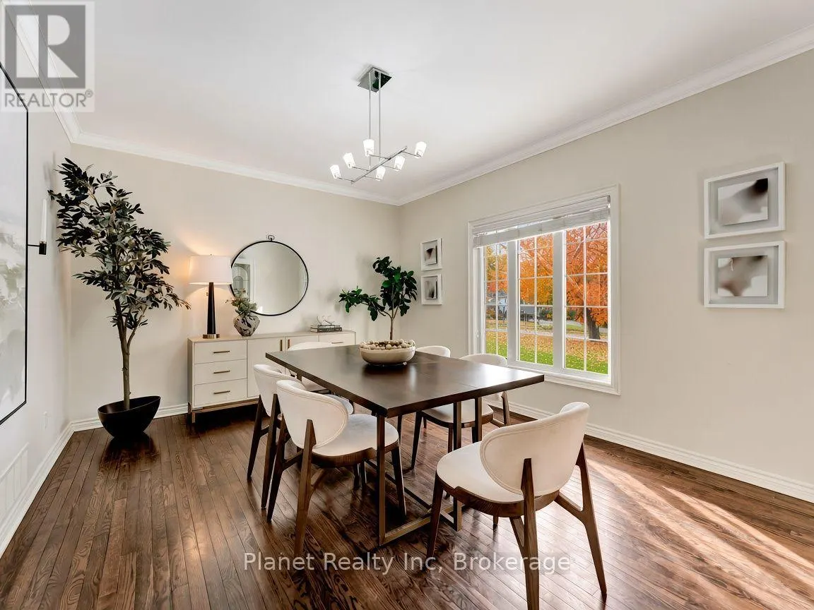 7 - 25 MANOR PARK CRESCENT #7