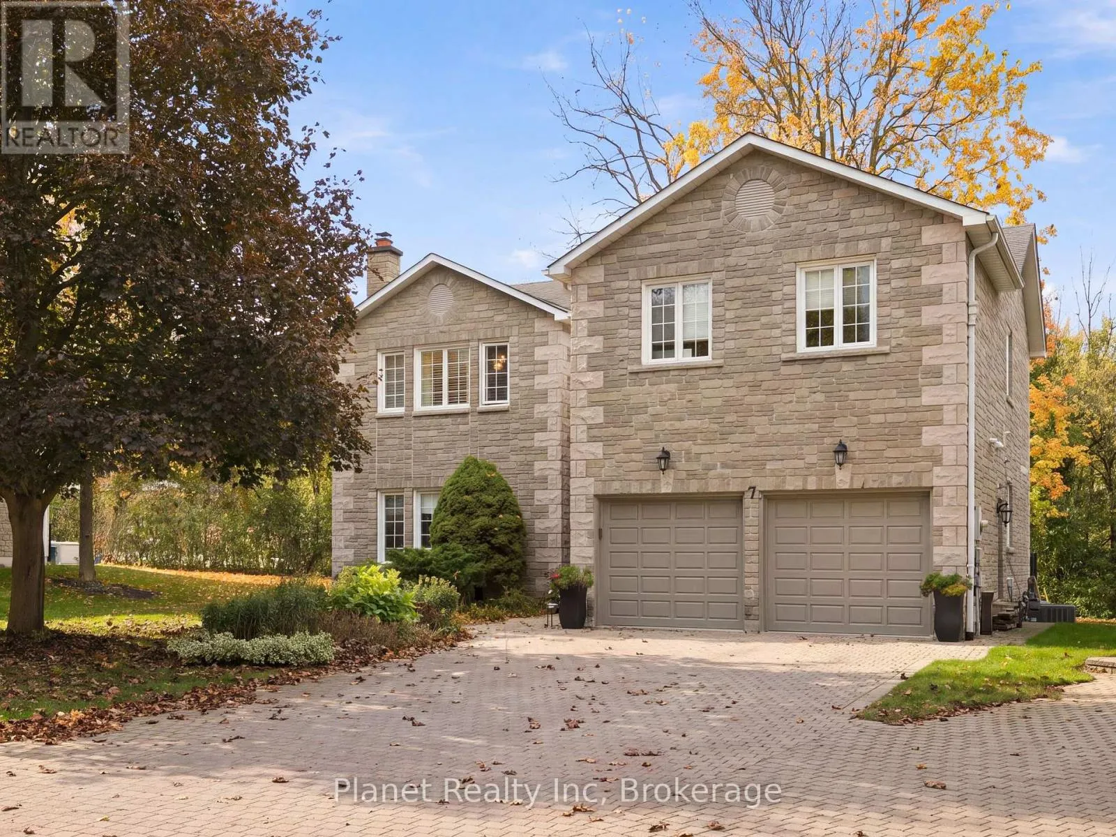 7 - 25 MANOR PARK CRESCENT #7