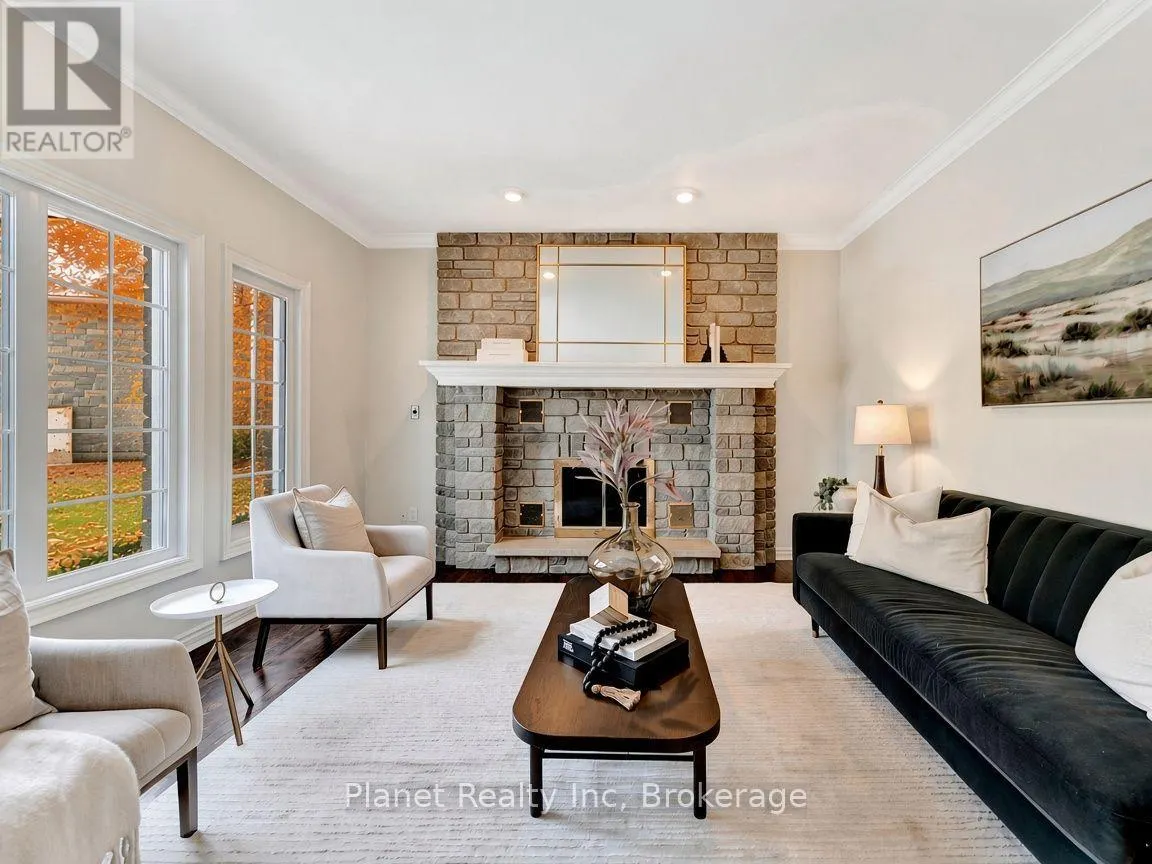 7 - 25 MANOR PARK CRESCENT #7