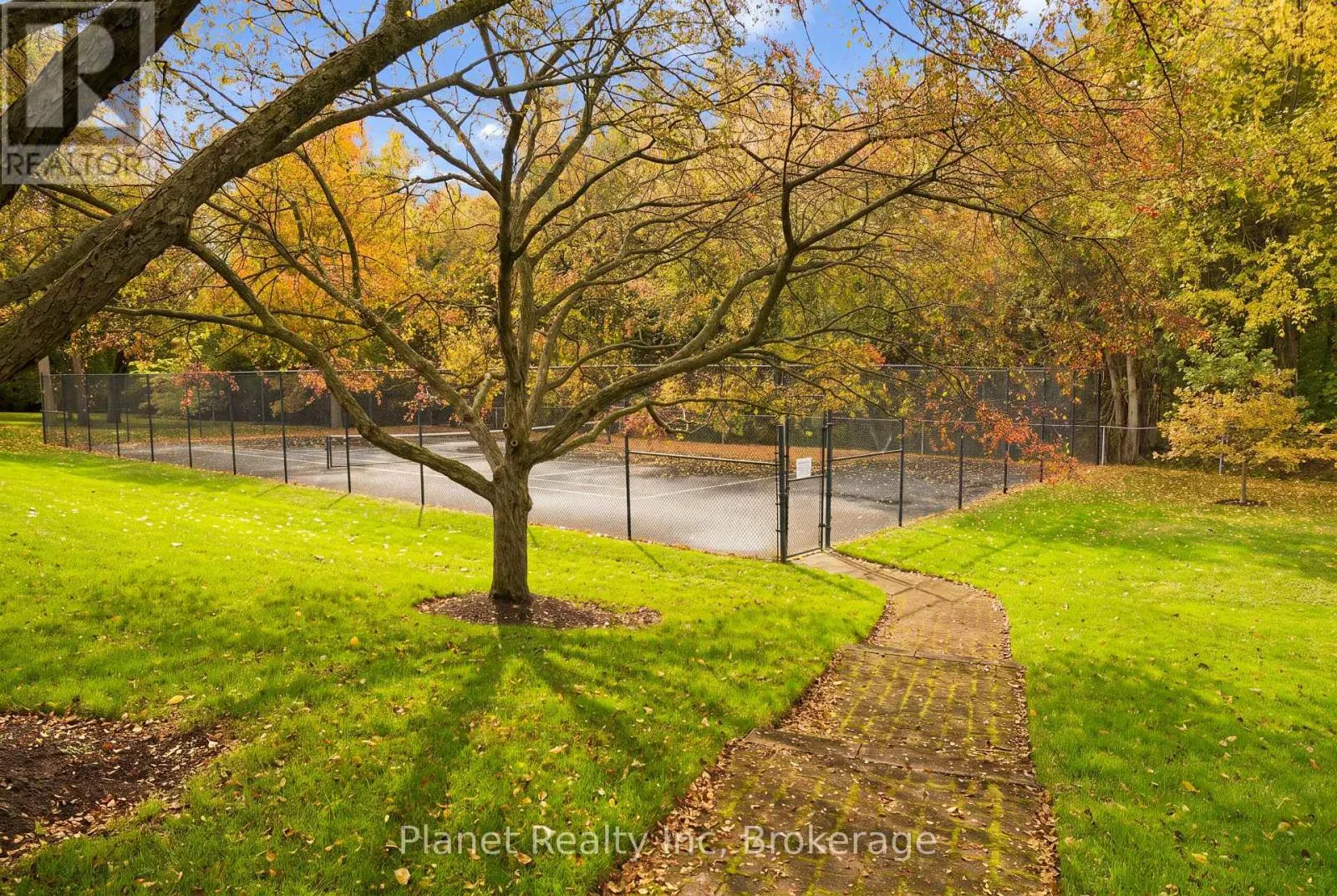 7 - 25 MANOR PARK CRESCENT #7