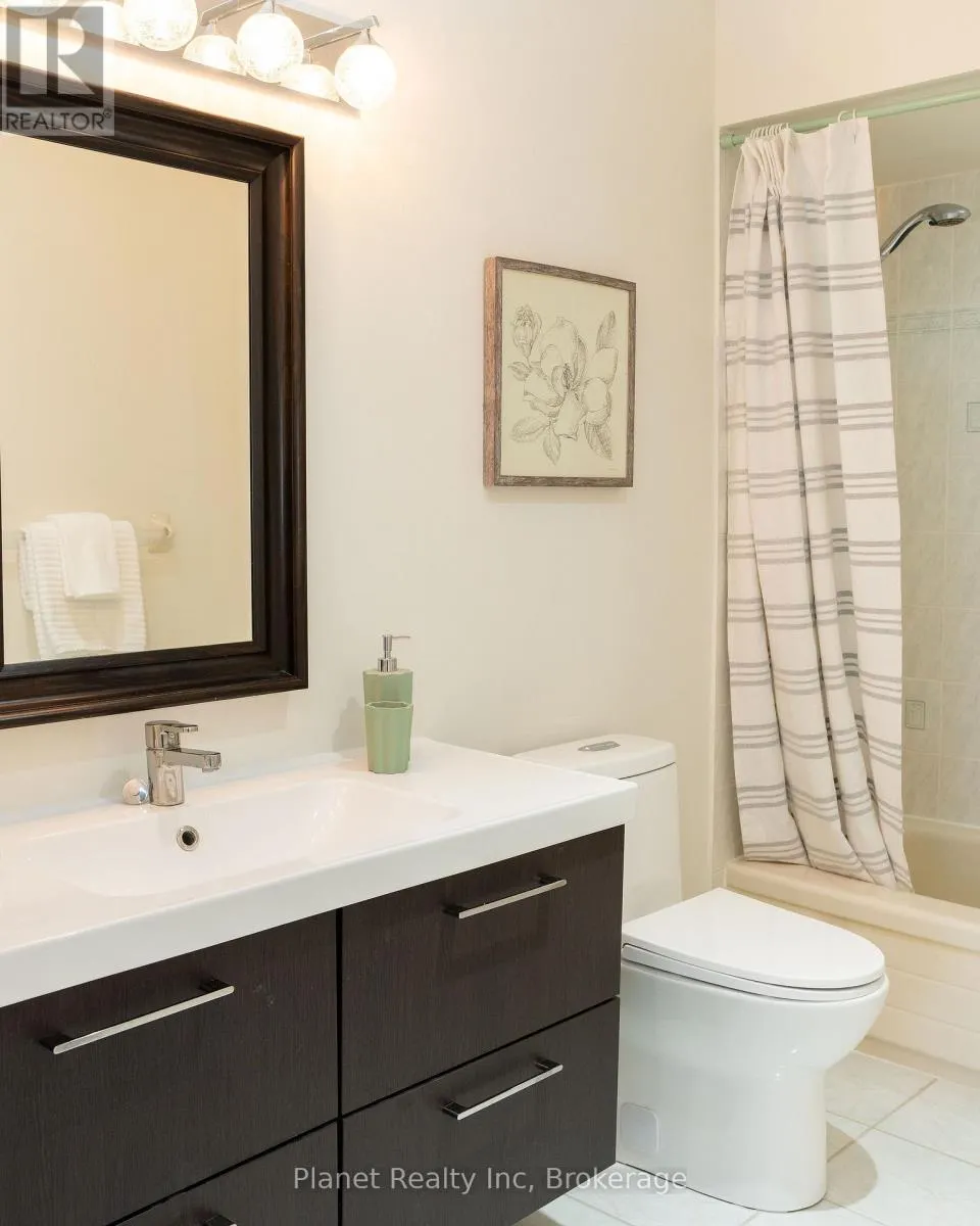 7 - 25 MANOR PARK CRESCENT #7