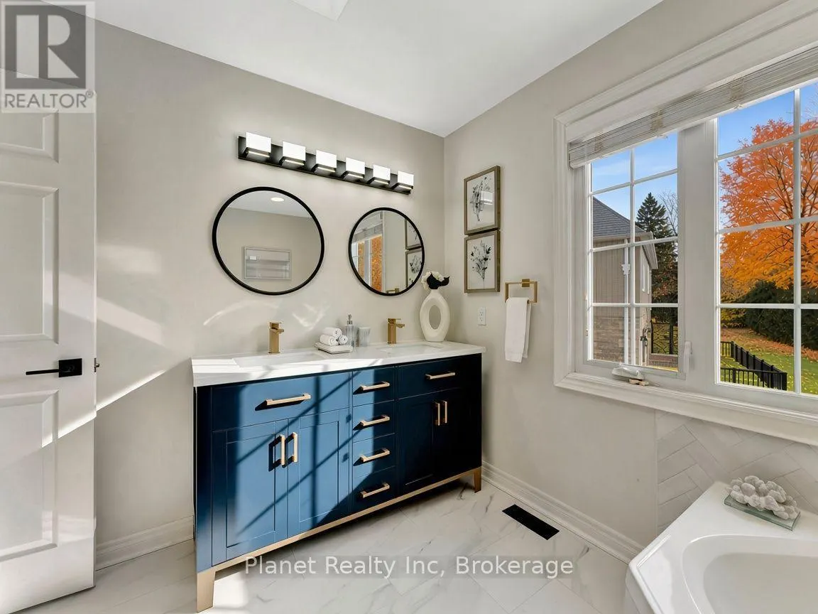 7 - 25 MANOR PARK CRESCENT #7